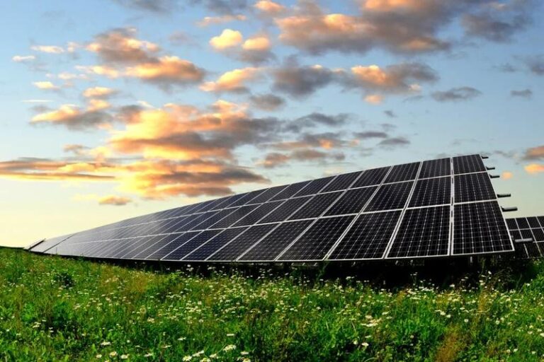 Odkryj Tajemnice Energii Słonecznej: Jak Działa Solar i Co Musisz Wiedzieć o Kolektorach