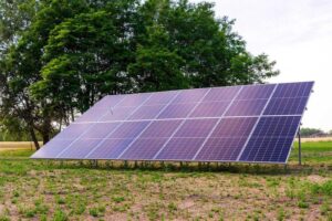 Najlepsze miesiące dla fotowoltaiki: kiedy systemy osiągają szczytową efektywność energii?